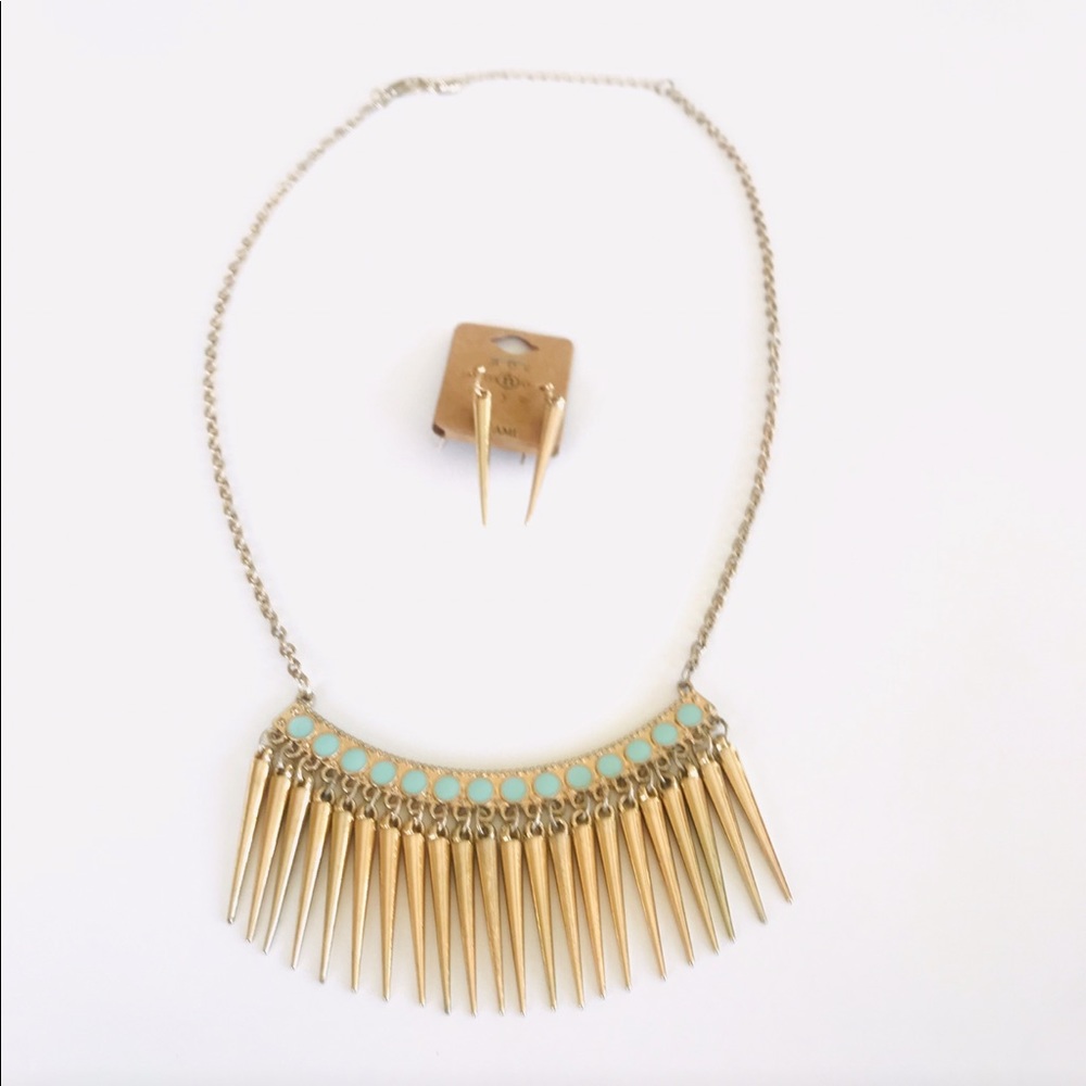 Mint green spiky gold statement necklace - Picture 2 of 8
